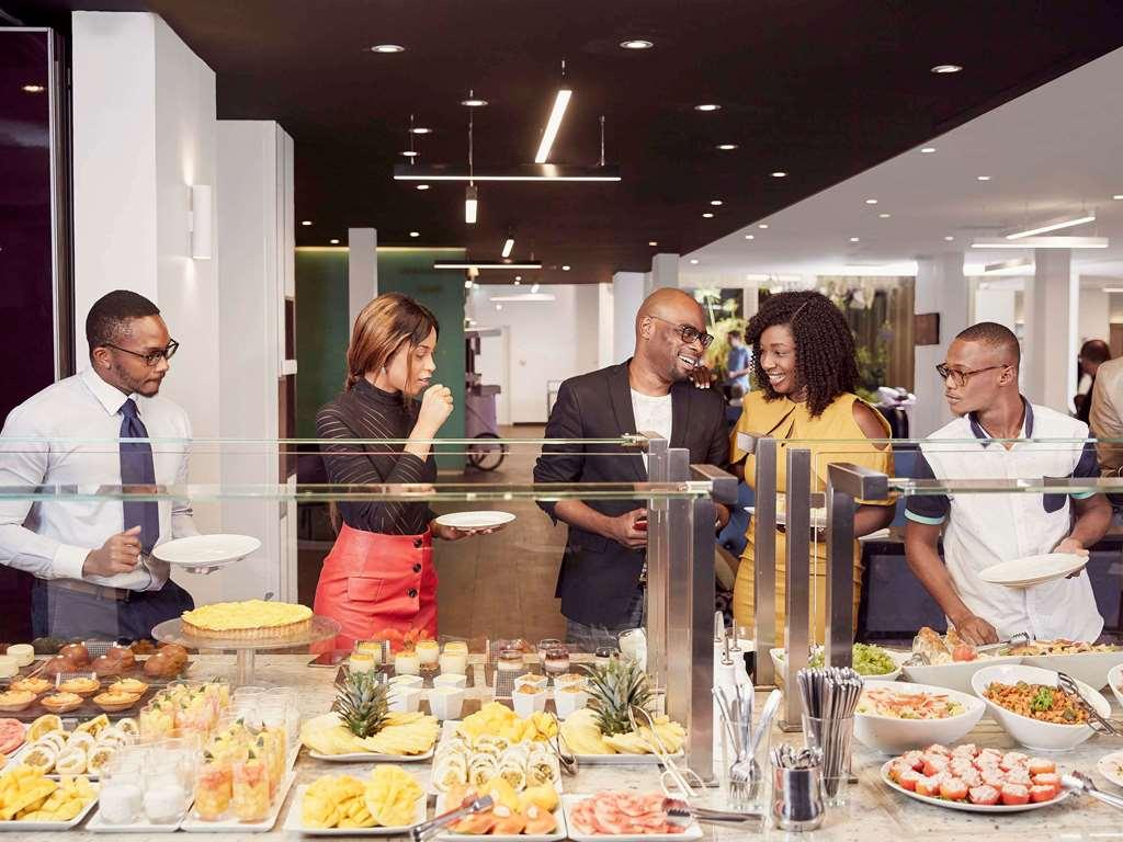 Novotel Abidjan Plateau Ресторан фото