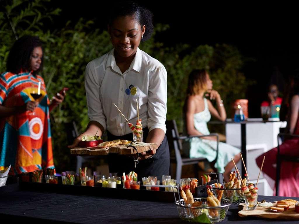 Novotel Abidjan Plateau Ресторан фото
